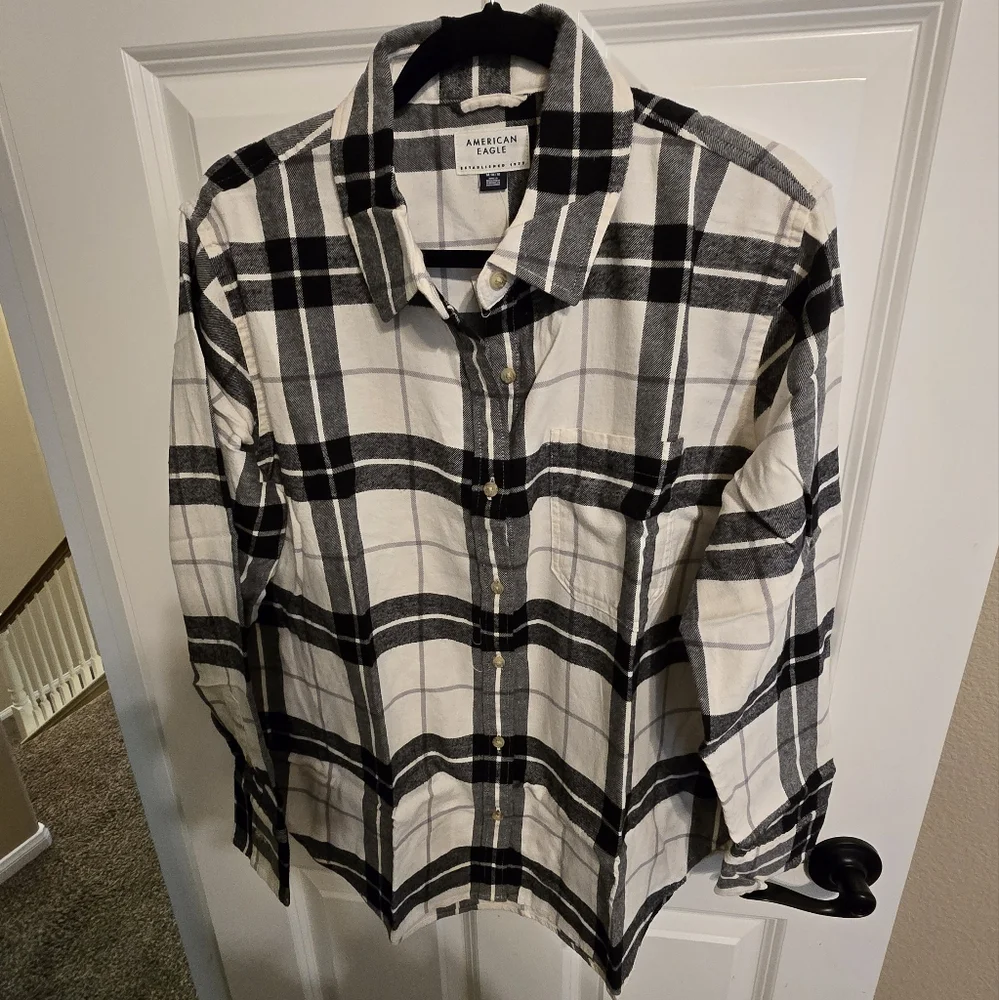 AE Oversized Plaid Button-Up Shirt Sz Med NWT - Picture 2 of 5